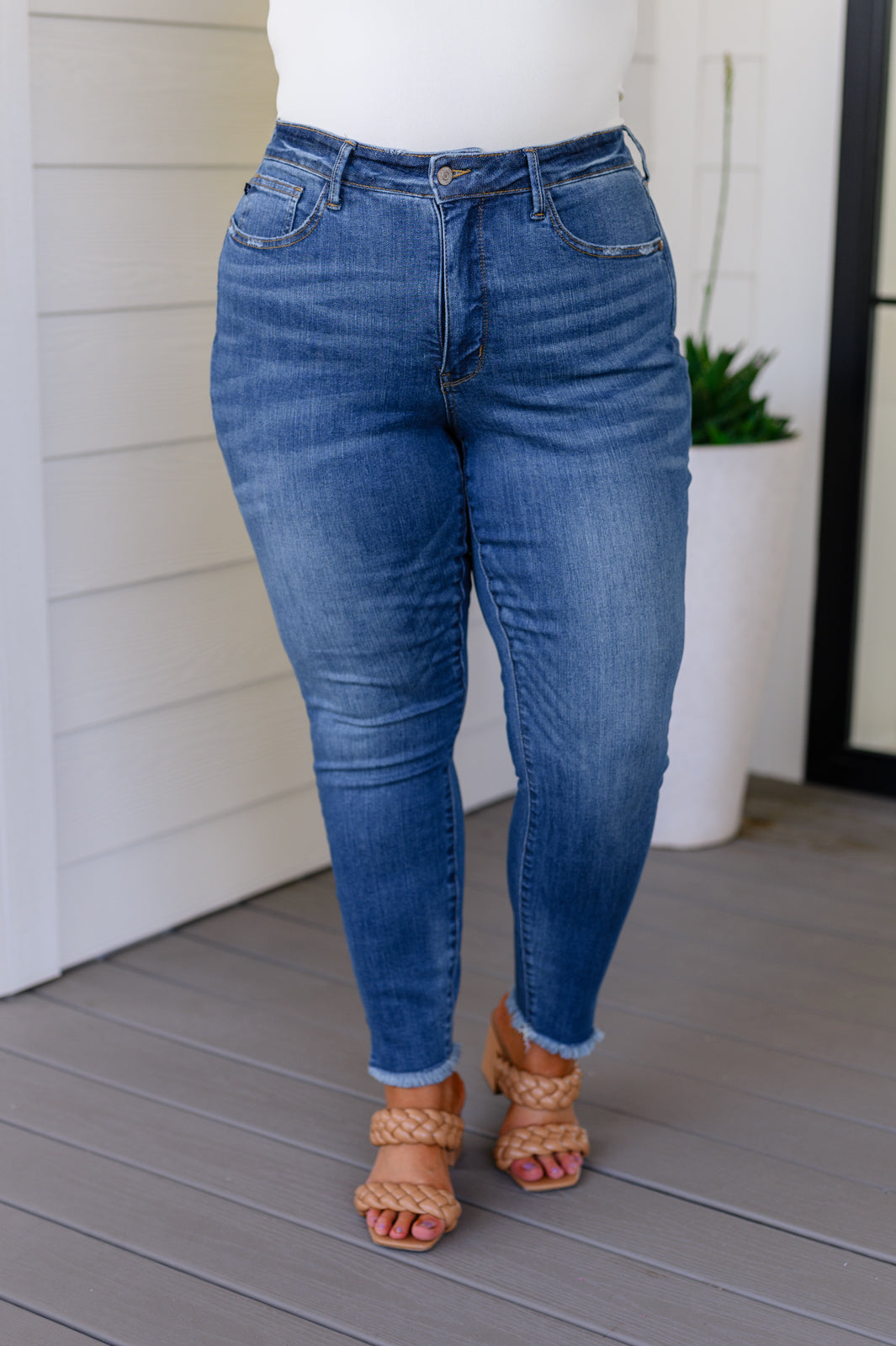 Eli Pull On Denim Joggers in Dark Wash - JUDY BLUE – Junk in the Trunk  Boutique