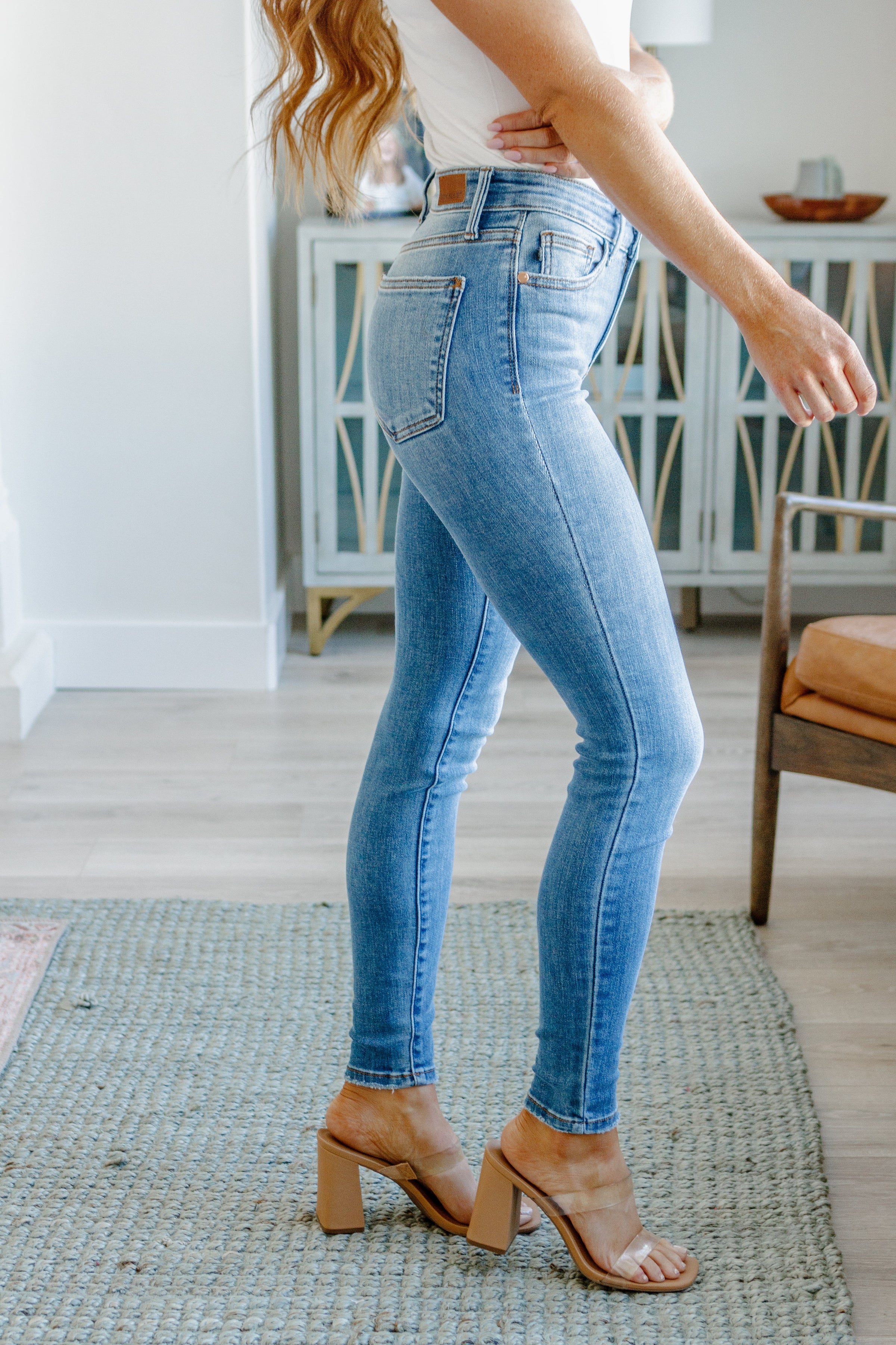 Lydia Mid Rise Vintage Raw Hem Skinny Jeans - JUDY BLUE – Junk in