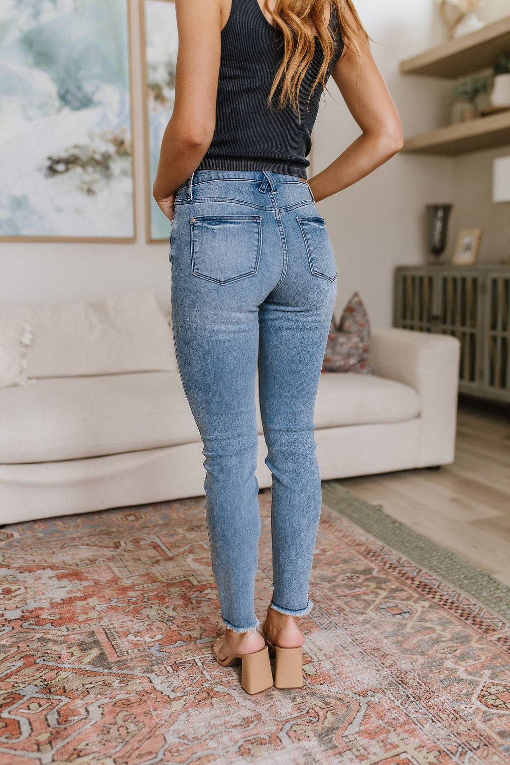 Lydia Mid Rise Vintage Raw Hem Skinny Jeans - JUDY BLUE – Junk in the Trunk  Boutique